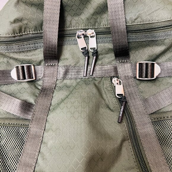 Athleta Excursion Backpack Olive Green Like New! - Picture 4 of 9